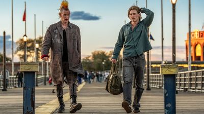 Darren Aronofsky’s Caught Stealing turns Austin Butler’s cat-sitting gig into a chaotic crime caper that’s a white-knuckle ride