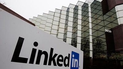 Looking for a new job? You might see fake AI job posts. Here’s how to avoid the scams