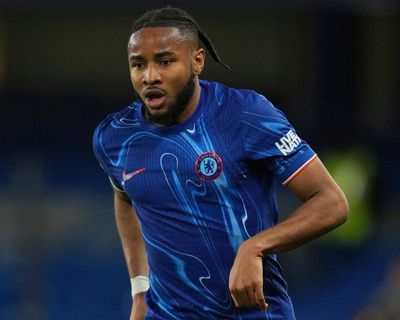 Manchester United agree £40m fee with Chelsea for sale of Alejandro Garnacho