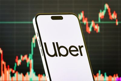 Mysterious Uber rides leaves 21yo petrified – she either has a dangerous stalker or her father isn’t the man she thinks he is