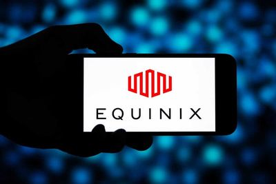 Are Wall Street Analysts Bullish on Equinix Stock?