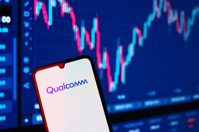 3 of Qualcomm’s Technical Indicators Are Suddenly Flashing Green