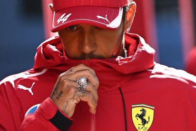 Lewis Hamilton calling himself 'useless' is "nonsense" – George Russell