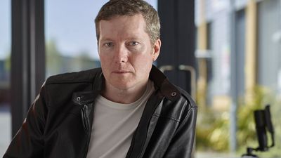 “Do I ever look at Steven Wilson and think, ‘Why is he having top-five albums and I’m not?’ No”: Tim Bowness found catharsis in exploring forced isolation on Late Night Laments