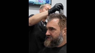 Jason Kelce’s Old Eagles Teammate Hilariously Roasted Him for Dying His Beard