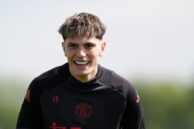Alejandro Garnacho signs for Chelsea for £40m to escape Man United ‘bomb squad’