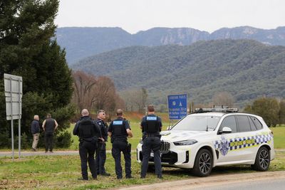 Porepunkah police shooting: Two people arrested in late-night raid