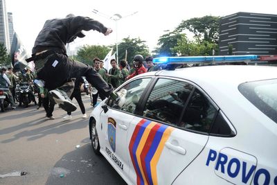 Tensions soar in Indonesia's capital after police fatally struck delivery rider caught in rally
