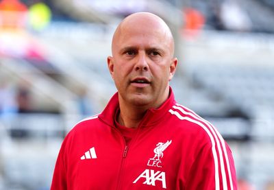 Arne Slot drops new Liverpool transfer hint after fresh Alexander Isak twist