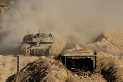 Israel Army Says Gaza City Now 'A Dangerous Combat Zone'