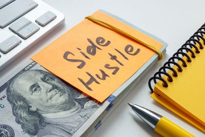 10 Side Hustles That Pay Daily—Even If You Have No Skills or Equipment