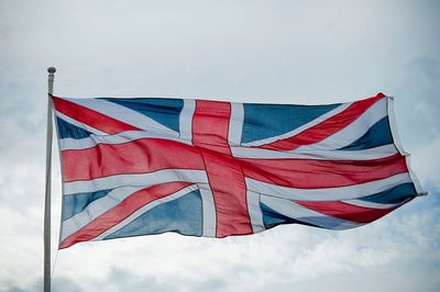 Police ‘removing flag’ were ‘putting up anti-vandal cameras’
