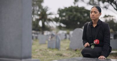 9 Ruthless Scams That Prey on Families Right After a Death