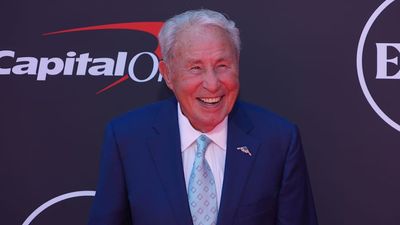 Lee Corso Gets Star Send-Off From Southwest Airlines Ahead of Final ‘College GameDay’
