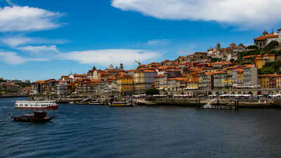 I Was Miserable in LA': Woman Quits 9-5, Now Happier Working 20 Hours a Week in Portugal and Earning $7k a Month