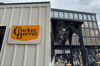 Cracker Barrel co-founder weighs in on logo fracas