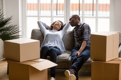 Relationship Warning Signs That Appear Right After Moving In Together