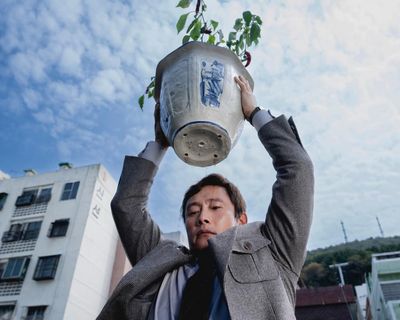 No Other Choice review – sensational state-of-the-nation satire from Park Chan-wook