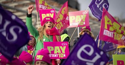 Teachers back strike action in ballot over class contact time