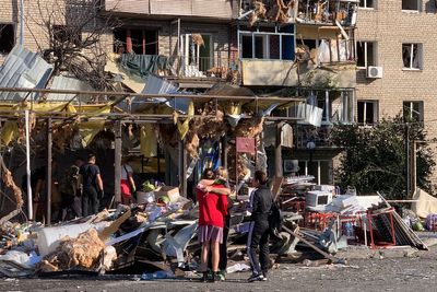 Russia launches new strikes in Ukraine