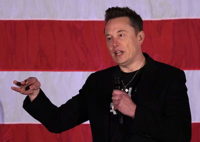Musk cries conspiracy in latest Silicon Valley scrap. Your tech and science digest