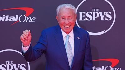 Lee Corso Has Perfect Wardrobe Choice for His Final 'College GameDay' Show