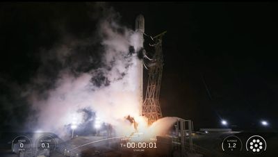 SpaceX launches 24 Starlink satellites to orbit from California (video)