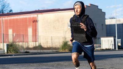 A running coach says this 7-move strength workout will make you more stable and explosive on the trails