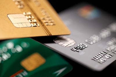 6 Credit Card Habits That Raise Red Flags