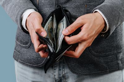 7 Things Your Wallet Reveals About You Instantly