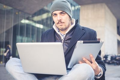 10 Sneaky Ways Men Lose Money Online