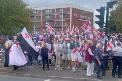 Protesters gather outside London asylum hotel where ‘masked men’ attempted to enter