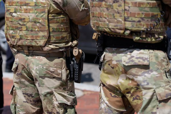 Chicago mayor signs order to resist possible Trump troop deployment