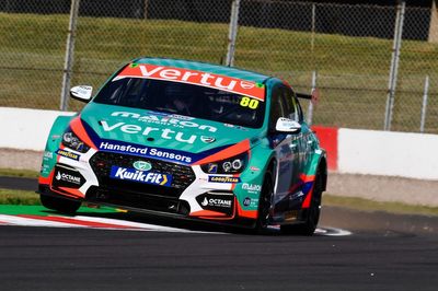 BTCC Donington Park: Ingram holds off title-rival Sutton in final race