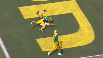 Fans Loved Oregon WR’s Selfless Move After Touchdown vs. Montana State