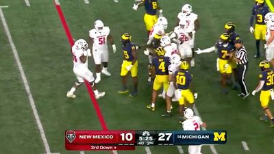 New Mexico OL Starts Fight With Michigan Player, Regrets It Immediately