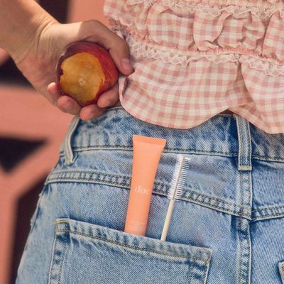 Dae’s Desert Peach Flyaway Taming Wand Is My Go-To Fall Hair Fragrance