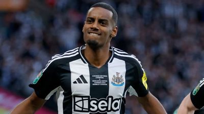 Reports: Liverpool Agree Premier League Record Deal for Alexander Isak