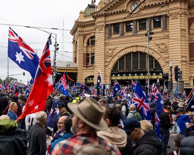 Neo-Nazis attack Indigenous protest site after anti-immigration rally in Melbourne as officer allegedly assaulted in Sydney