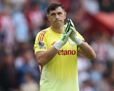Manchester United seal €21m deal for goalkeeper Senne Lammens