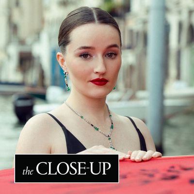 How Kaitlyn Dever's Venice Film Festival Red Carpet Armani Look Channels Her Mom