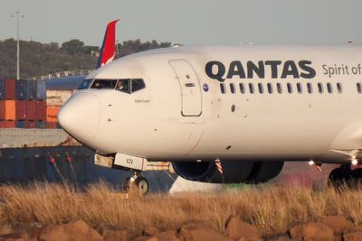 Qantas proposes beard ban for pilots over safety concerns