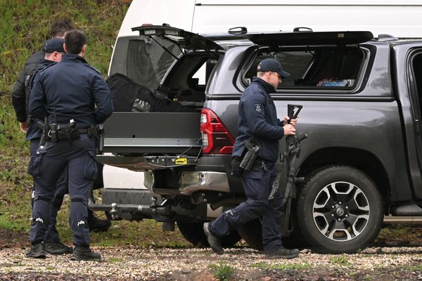 Authorities warn locals against aiding fugitive Dezi Freeman as manhunt enters seventh day