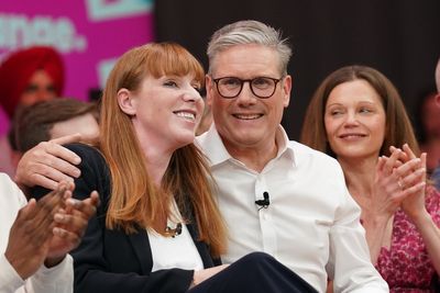 Country should be ‘proud’ Angela Rayner is deputy PM, says Starmer amid flat row