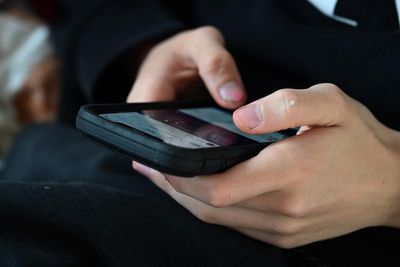 Under-16s ban: how hard will it be for Australian social media users to prove their age?