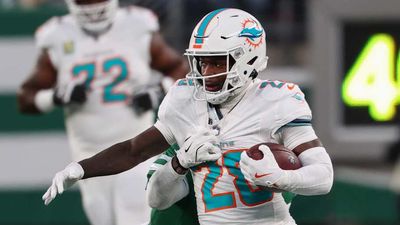 Mike McDaniel Gives Week 1 Status Update on Trio of Dolphins' Key Offensive Players