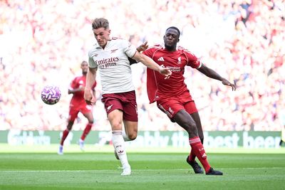 Premier League legend feels Arsenal ‘weren’t brave enough’ in Liverpool defeat