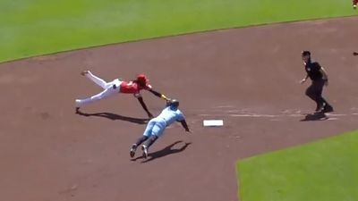 Elly De La Cruz Shows Off Reaction Time With Slick Double Play vs. Blue Jays