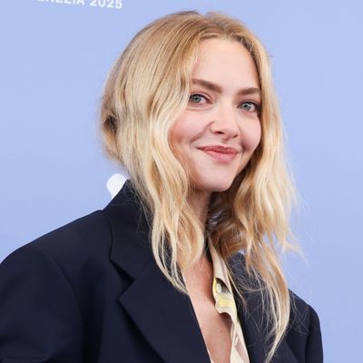 Amanda Seyfried and Julia Roberts Twin in the Exact Same Versace Outfit at Venice Film Festival