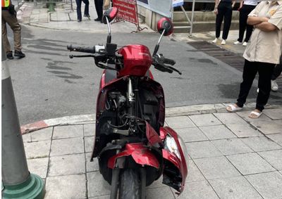 Motorcyclist killed by bus near Asok-Sukhumvit junction